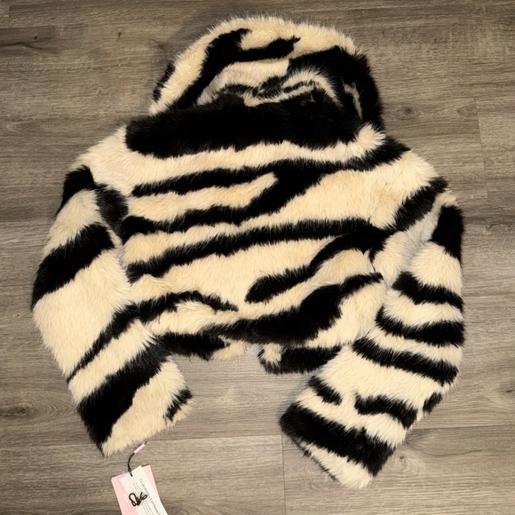 Avec Les Filles faux fur zebra cropped coat - Picture 9 of 15